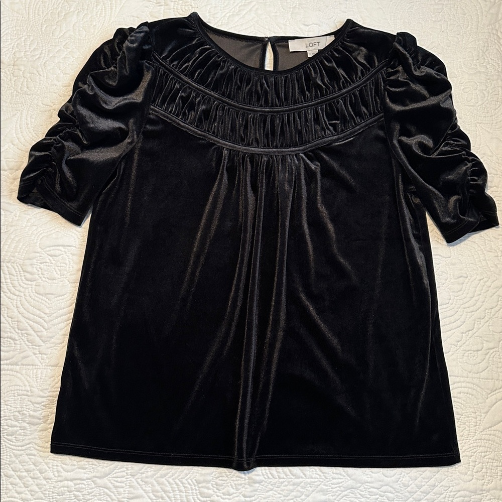 LOFT Black Velvet Ruched Yoke Short Sleeve TopSz S